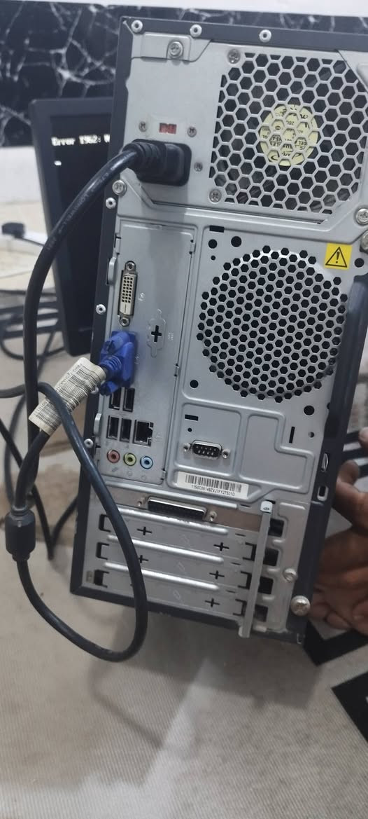 حاسبة بدون هارد كيس وشاشة للبيع
ماعرف مواصفاته


**إذا كنت صاحب هذا الإعلان وتريد حذفه لأي سبب، رجاءا أرسل رسالة إلى الدعم الفني**