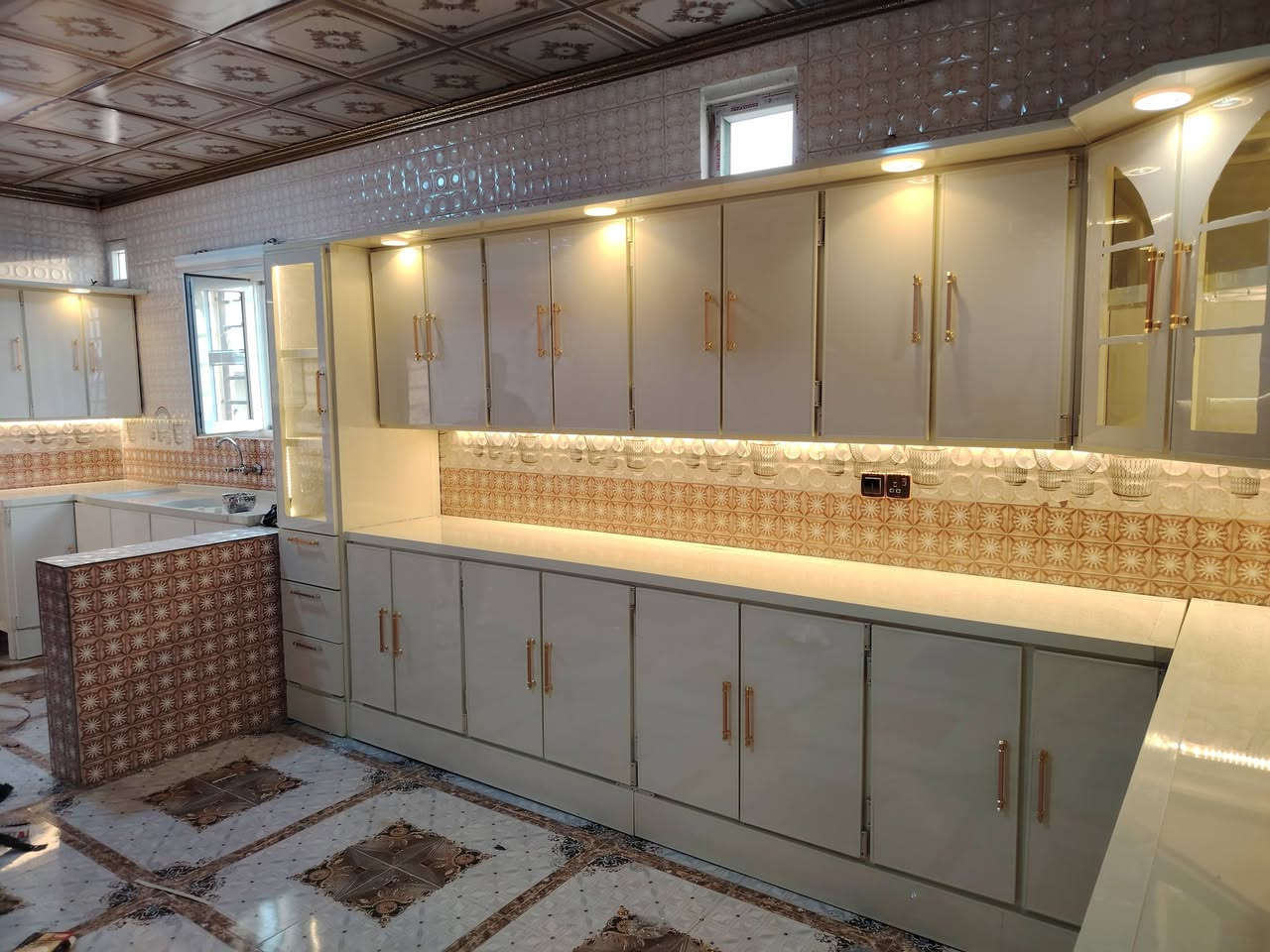 لنجعل مطبخ عالمك الأجمل 💯 الفن وابداع التصميم
كاونتر الاستاذ ( هشام ) الشركاط الجميله 
لتواصل وتساب ***********
