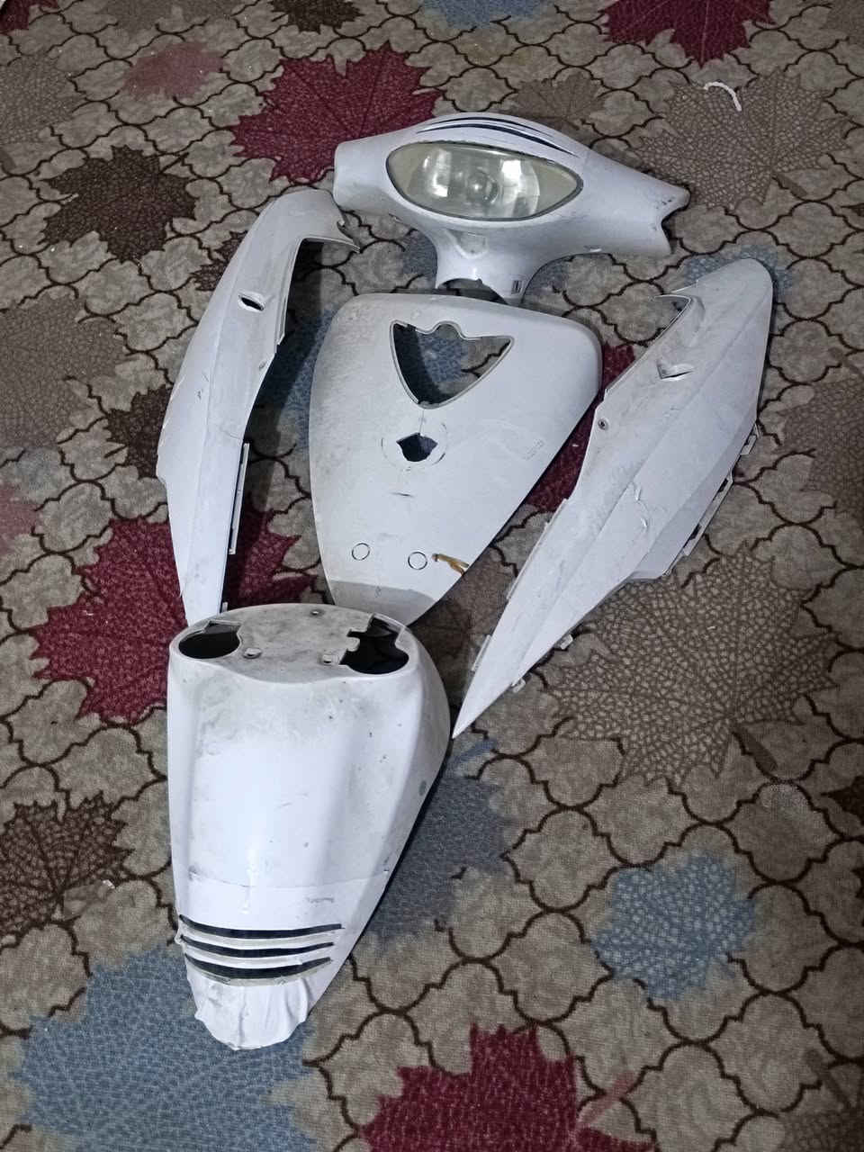 السلام عليكم كفرات ماكس بلادي شرط +للكزوز fmعالي مو نصالي ما بي قطرت لحيم +كرسي ماكس كلمن وسعره المكان السماوه الرقم ***********.
