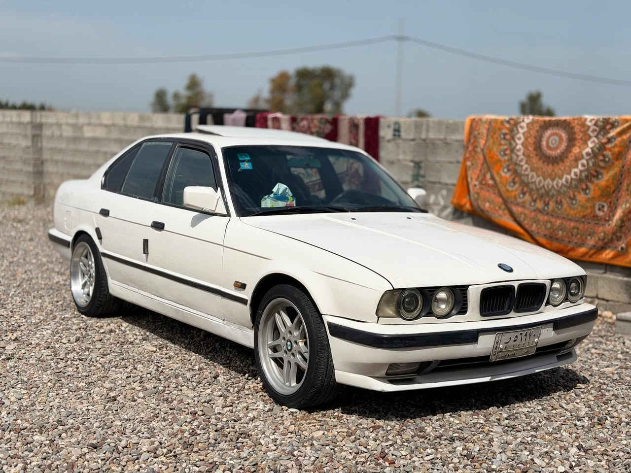 بي ام دبليو موديل 1992محرك 535كير اوتوماتيك كير محرك شرط شلعه تشك الكاع تبريد ثلج مركزي تدفئة تاير ويل جديد السياره متعوب عليه هواي صدر جديد وره وكدام عليها ادامه كامله بلكات نوزلات  جديد السياره مابيها لا طخه ولا ضربه بخ جماليه فقط شرط عل سونار السياره مثل الساعه مكان كركوك ***********واتساب
