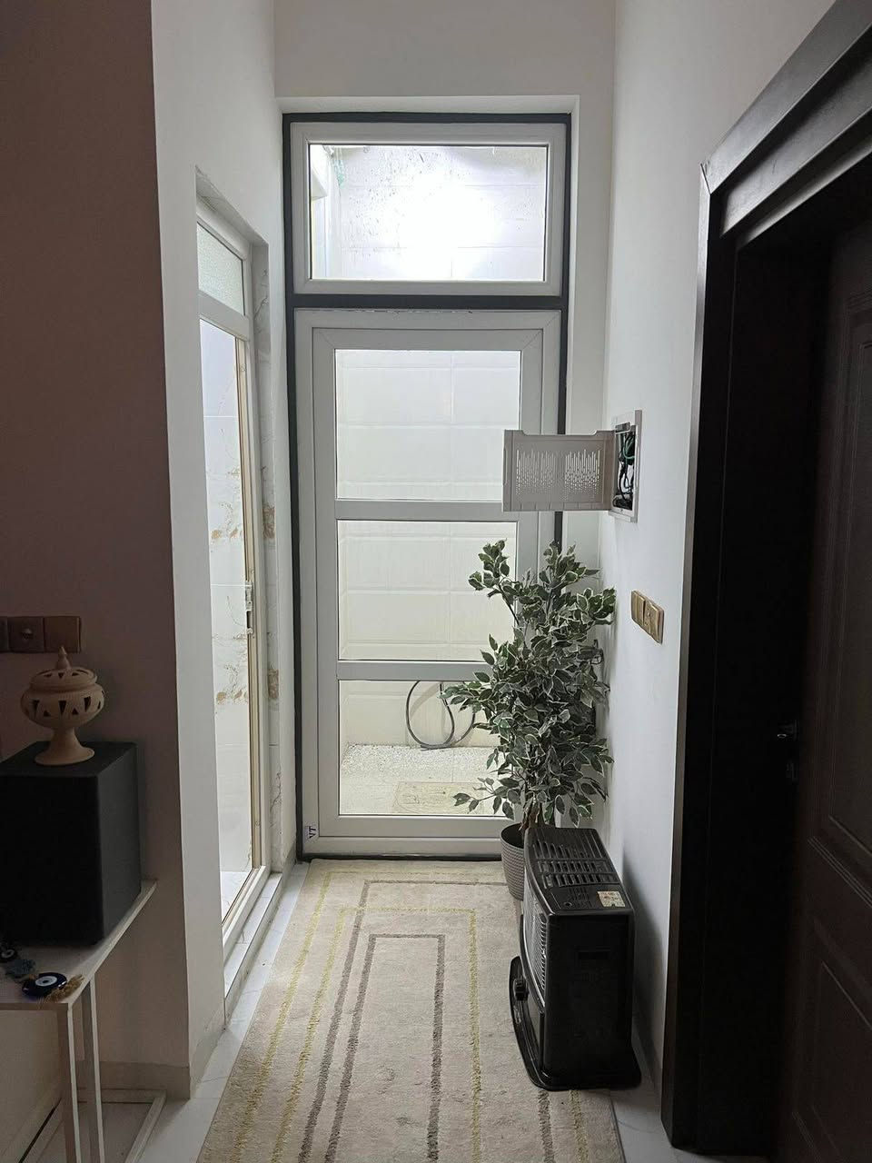 فرصة ذهبية – منزل راقي للبيع في كربلاء المقدسة / حي فارس 🔥

🏡 مساحة 100م² – بناء جديد وفارغ جاهز للسكن فوراً
بموقع مطلوب وواجهة مرتبة.

البيت طابقين بتصميم عملي ومريح:

🔹 الطابق الأول:
• غرفة نوم
• صالة واسعة
• استقبال
• صحيات
• مطبخ راكب وجاهز

🔹 الطابق الثاني:
• غرفتين نوم
• صالة
• صحيات

🔹 السطح: 2
🔹 البيت يُباع مع كامل الأثاث… جاهز تسكنين اليوم قبل باچر!

💰 السعر:  255  مليون – مع الأثاث

📞 للحجز والاستفسار 
رقم تواصل ...
*********** متوفر واتساب

✨ لا تفوتون فرصة تملك بيت جاهز، نظيف، وبسعر ممتاز! ✨
#ترند #سكارف #كربلاء_المقدسة #كربلاء_حي_فارس #instagram #تجارة #بيت_أحلامك #بيت
