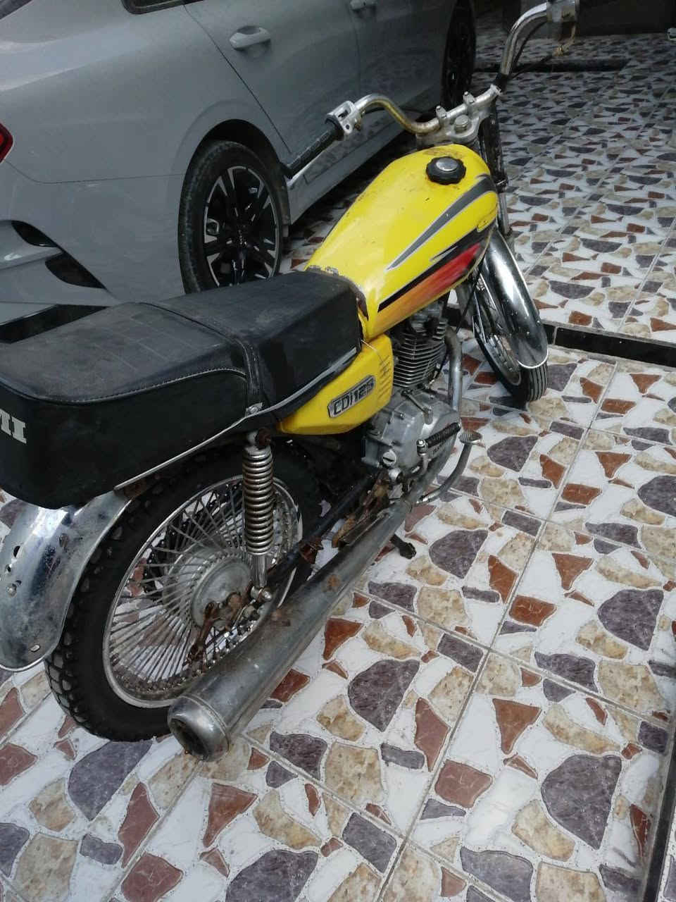 اخواني مكلف بل نشر دراجه ربع كير موديل ١٧ بدون أوراق شغاله مكينه ناعمه الله شاهد تايرات وياله نضيفه كله نضيفه مكان دراجه بابل طهمازيه السعر 150 وبيه مجال وهاذه رقم صاحب دراجه *********** اعتذر ماارد خاص
