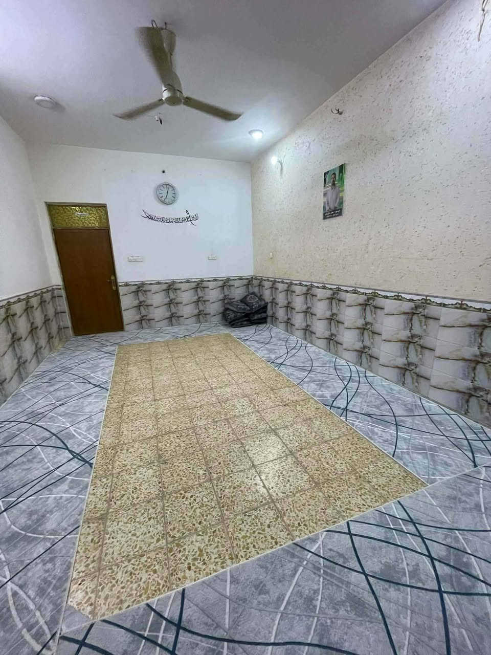 طابوصرف المساحة200م طابقين كونكريت مسلح نظيف مرتب كلش عالي ع الشارع كافة الخدمات
اربع غرف نوم صالات2 استقبال حمام2 صحيات3 منور داير البيت كراج سيارة الديوانية حي الزهراء خلف المعهد الفني سعر البيت 150مع المجال للشراي مراسلة الصفحة او الاتصال لطفا *********** العقار غير مطلوب
