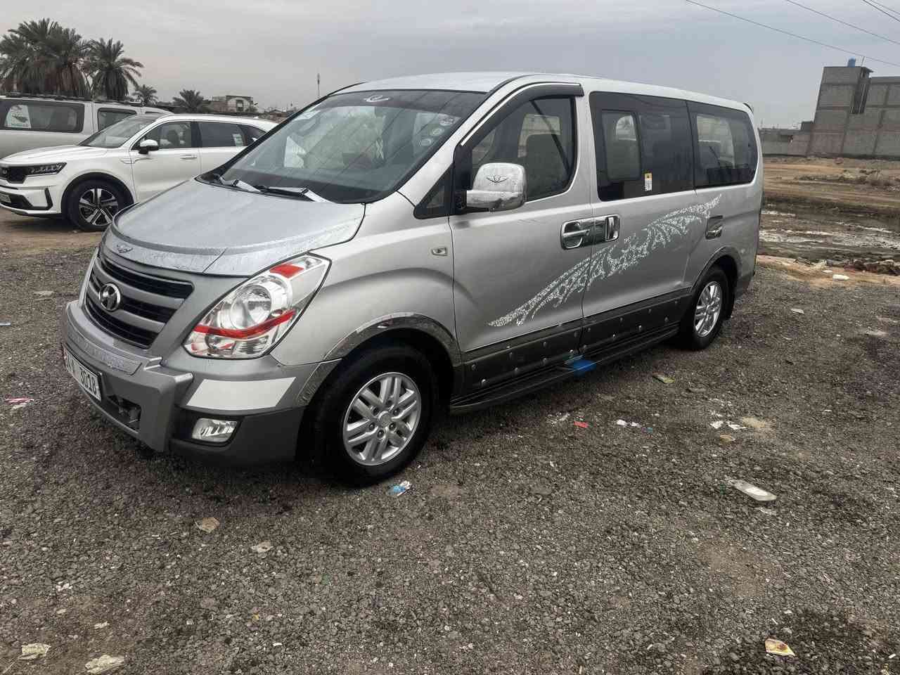 السلام عليكم ستاركس موديل 2009 رقم بصره الانكليزي الجديد تحويل ثاني يوم بيه طخه وره الايت موضحه بلصوره السياره جاهزه تخم تاير حداده تبريد ويل دبلو دوشمه بك لايت لد جاهزه السعر 138 وبيه مجال ولي يحب يتصل هذا رقمي ‭0783 851 8294‬ العنوان البصره شط العرب
