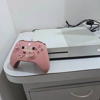 اكس بوكس ون S جهاز نضيف مامفتوح ذاكرة 500 جهاز مع يده وحده جهاز ما مفت...