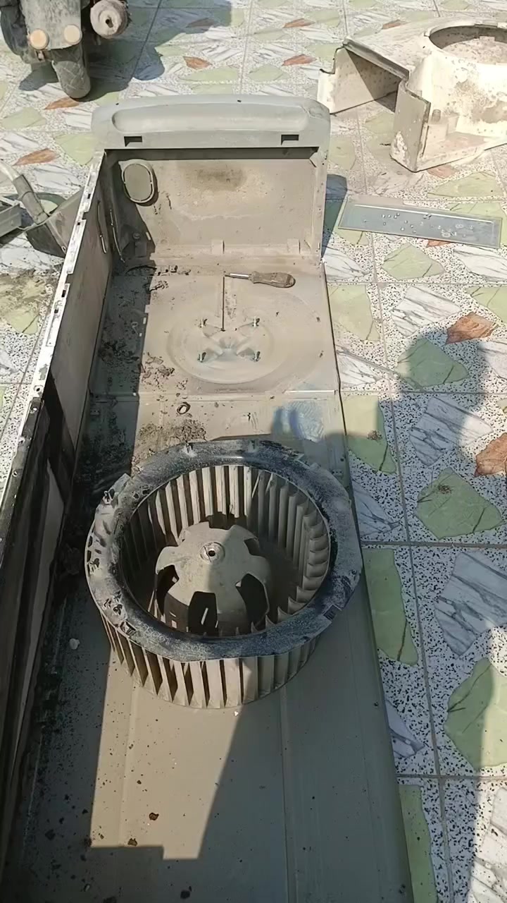 ❄️ مكيفك لا يبرد؟
الصوت مزعج؟
الماء ينزل من السبالت؟

نحن نوفر:
✔ تنظيف مكيفات سبالت
✔ تعبئة فريون
✔ تصليح الأعطال

خدمة سريعة في المنزل
📞 للحجز: (***********)
 رزاق صفاء #NUMBER_ONE
