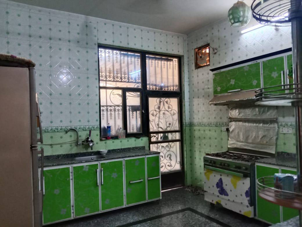 دار للبيع حي الصدر الثانية مقابل مدرسة المسرات عرض الشارع 20 متر مساحة 200 متر طابو صرف الاستفسار ***********
