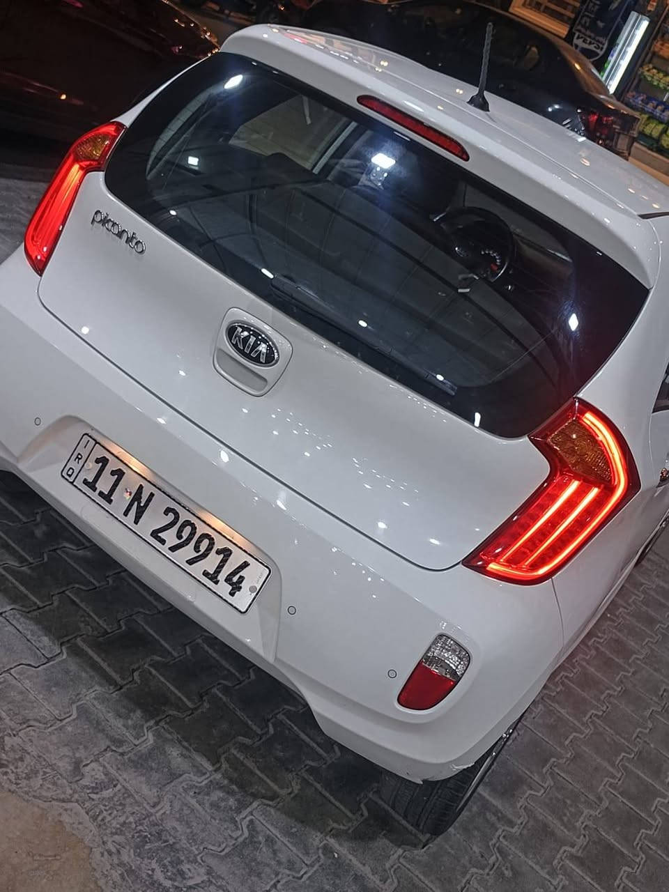 السلام عليكم 
كيا بيكانتو خليجيه شركه الدولية 2015 ماشيه 38كيلو مقفوله عام من الصبغ والضربه والتبديل 
المواصفات 
فول الفول مواصفات فتحه بصمه لد امامي خلفي ويل كب مري شفط ترحيب يدات نيكل دشبول أبيض دبل ايرباك حساس كامره السياره فئه جيتي لاين محرك 4سلندر الكبير كير ومحرك تبريد صدر مكفول رقم بغداد هزه وسنويه ورقم كله جديد باسمي السعر 112ورقه 
العنوان بغداد الاعظميه قرب ساحه عنتر 
الهاتف/***********
