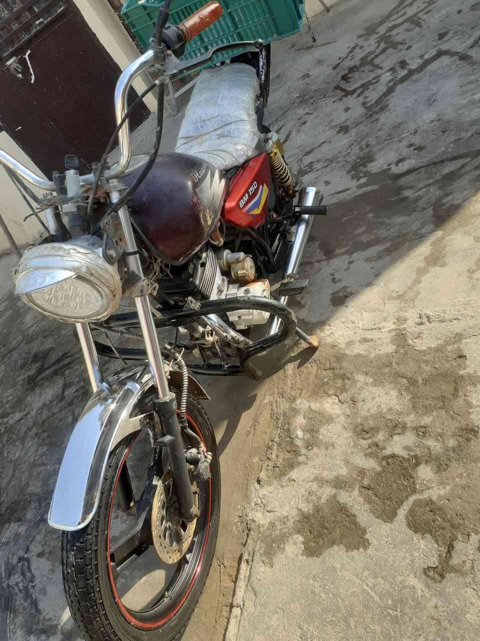 سلام عليكم دراجه للبيع تايه برو موديل ١٣ سنويه السعر ٢٥٠ وبيها مجال العنوان واسط العزيزيه  للتصال ***********
