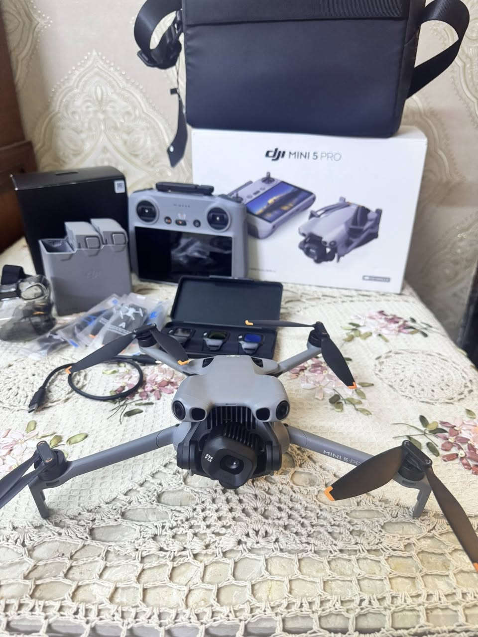 السلام عليكم ورحمة الله وبركاته
يتوفر درون dji mini 5 pro نظيف جدا جدا جدا 

كومبو بلص كامل الملحقات 

بطاريات عدد ٣ 

شاحن ثلاثي 

ريش احتياط 

جنطة 

للحجز او الاستفسار مراسلة ماسنجر او واتس اب على الرقم ***********
