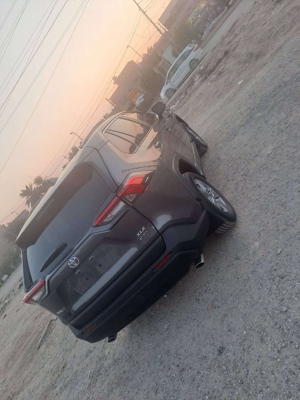 السلام عليكم للبيع فقط راف فور هايبرد وارد امريكي موديل 2025 ماشيه 2000 حقيقي حادثها موضح بالصوره بنيد مبدل نفس اللون يعني السياره بدون صبغ بدون شواصي بدون لغد بدون ايرباك السعر 255 للاستفسار ***********
