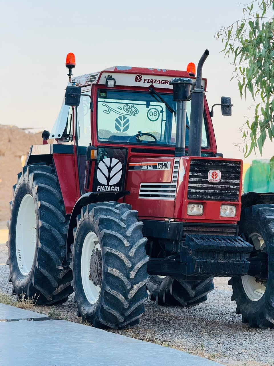 فيات 130
اكسل بارز تكمه عريضه 
بك بالستيرن  
شاصي ابو الحنيه 
*********** المكان الحويجه المعارض
