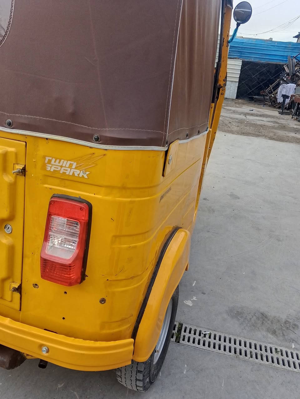 السلام عليكم تكتك مديل 18 البيع تكتك حلوه بيه ملاحضات بصيطه السعر 6400 بيه مجال عنوان بل مدينه التصال ***********
