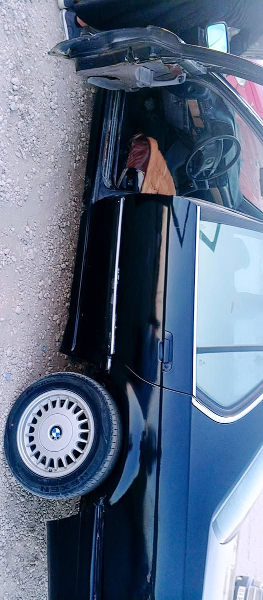 بي ام موديل 88رقم انبار تحويل مباشر صاحبها بطوريج مكينه بطه كير ومكينه مكفولات السياره مطلوبه غرامه ,4اوراق تنزل من السعر ب,،،28وبيها مجال ***********
