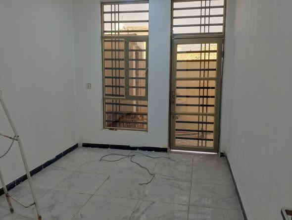 دار للبيع مساحته 120 متر 🟥 بناء حديث غير مسكون 🟦 يحتوي على غرفتين نوم وهول ومطبخ واستقبال وصحيات داخلية وخارجية وگراچ 🟥
⬅️مبني من الطابوق 🔳
⬅️السقف صب كونكريت 🔳
⬅️الأرضية والجدران سيراميك 🔳
⬅️نوع العقار طابو زراعي مرقم 🔲
♦️ غير مسكون مرتب وديكورات♦️
السعر//48 مليون قابل للتفاوض ⏺️

العنوان//كوت --حي الحكيم الاولى-- شارع گاله 🟦
للاستفسار الاتصال على الارقام التاليه ⬇️⬇️
📳📳***********📳📳
📳📳***********📳📳
📳📳*********** 📳📳
مكتب دلالية اهل الديرة للعقار 🏨🏨
