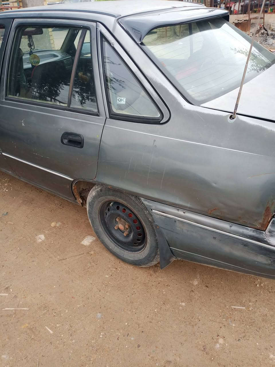 السلام عليكم سلو موديل 96سنويه لل29 كيرمحرك خير من الله كهربائيات كلها شغاله سنتر  لوك تخم تايرجديد تحويل مباشر سعرها 28 تلفون *********** مكانها بغداد اليوسفيه
