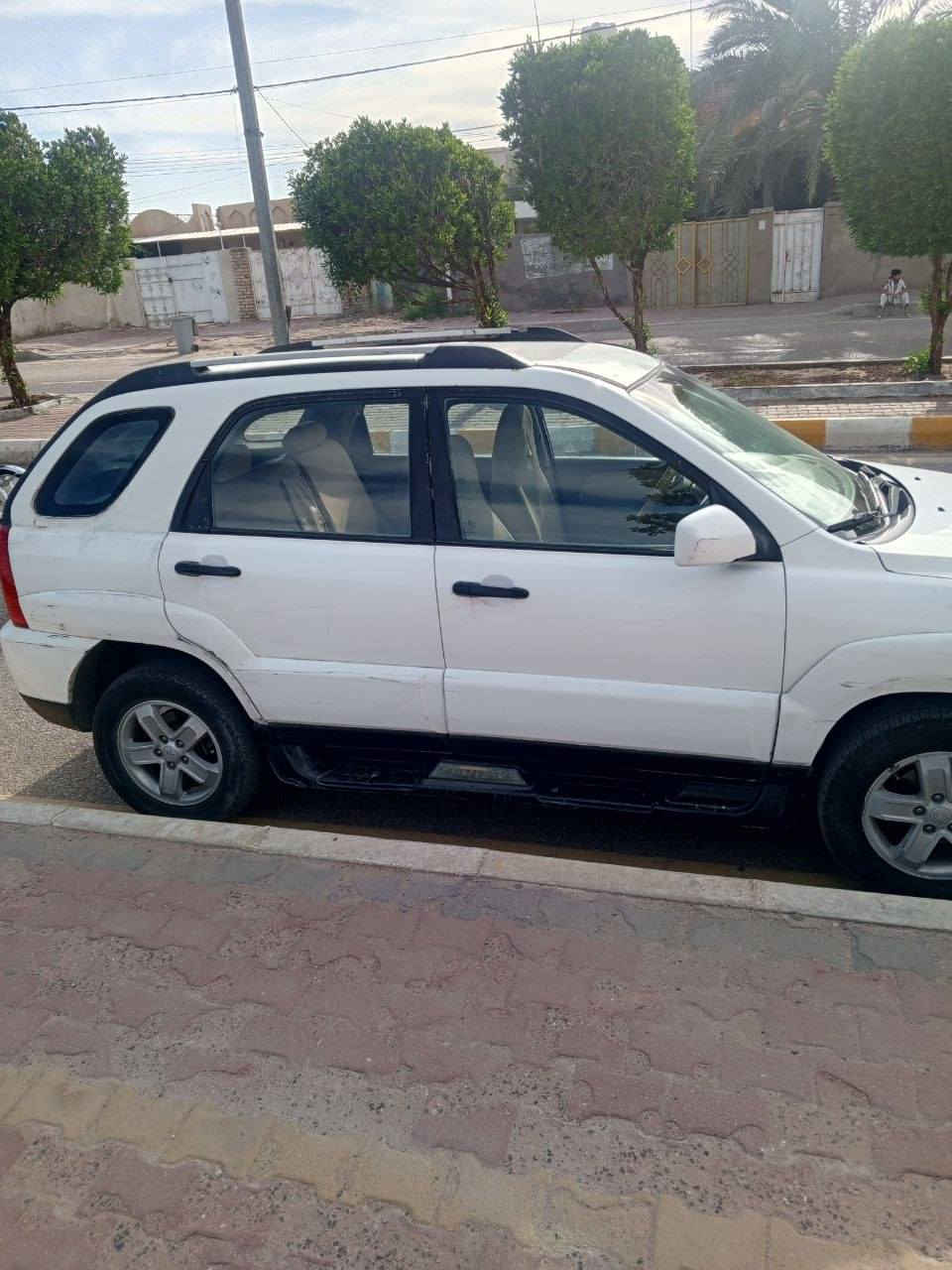 السلام عليكم
سياره سبورتج 2009 للبيع 

الكشره متوسطه 

الحداديه جديده 

طخم تاير امامي جديد 

الداخل نظيف ما عدا التنته 

مكينه جديده 

السعر 90 ورقه و بيها مجال للشراي 

***********
