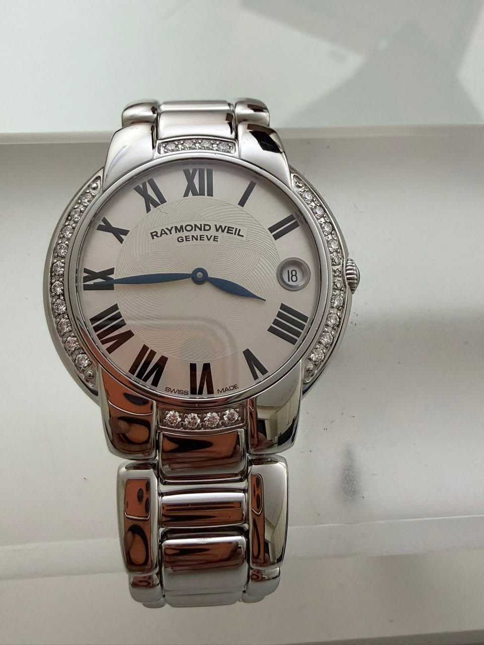 ساعه سويسريه اصليه 100% Raymond Weil Jasmine نسائيه قطر 34 حالتها شبه جديده بازل الماس طبيعي مينا كريمي ارقام روماني فقط ساعه بدون مرفقات مطلوب 430 دينار اردني للتواصل على الخاص او على الرقم 0785261118


**إذا كنت صاحب هذا الإعلان وتريد حذفه لأي سبب، رجاءا أرسل رسالة إلى الدعم الفني**