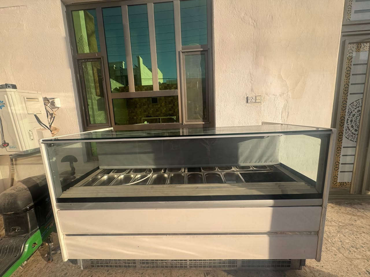 براد ايس كريم للبيع 
إيراني  طول ١٩٠ 

***********
