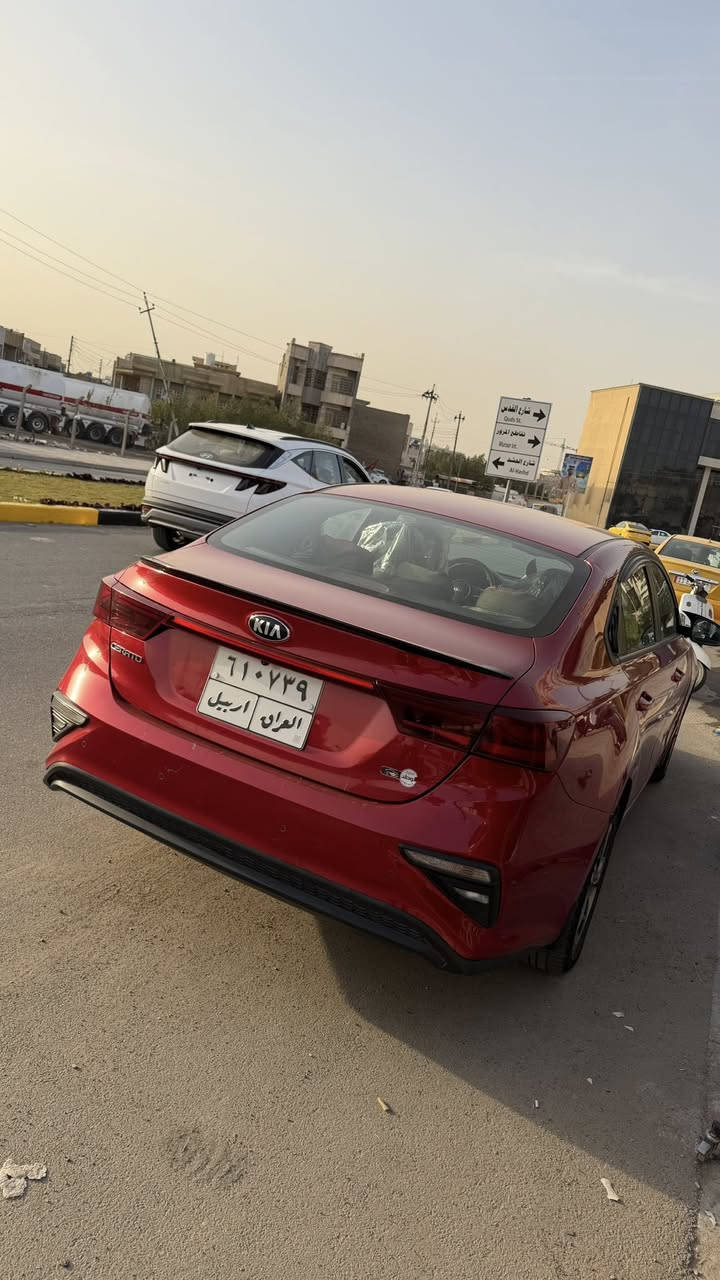 السلام عليكم
للبيع كيا سيراتو 2020 
كير + مكينه مكفوله 
بيها طخه بل جملغ الخلفي + الباب ممصلحات ثنينهم بارد 
السياره ماشيه 106000
تحكم ستيرن 
شاشه + كامره 
مابيها اي نواقص كامله 
السعر 140 وبيها مجال 
مكاني بغداد البلديات 
***********
