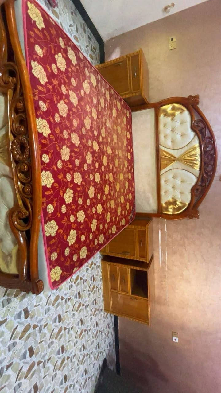 السلام عليكم
غرفة نجارة عراقية نضيفة ماصار هواي من سويتها سبب البيع انتقلت لمكان أصغر سعرها 900 وبيها مجال  مكاني بغداد *********** واتساب هم موجود والخاص موجود لارسال بقيه الصور
