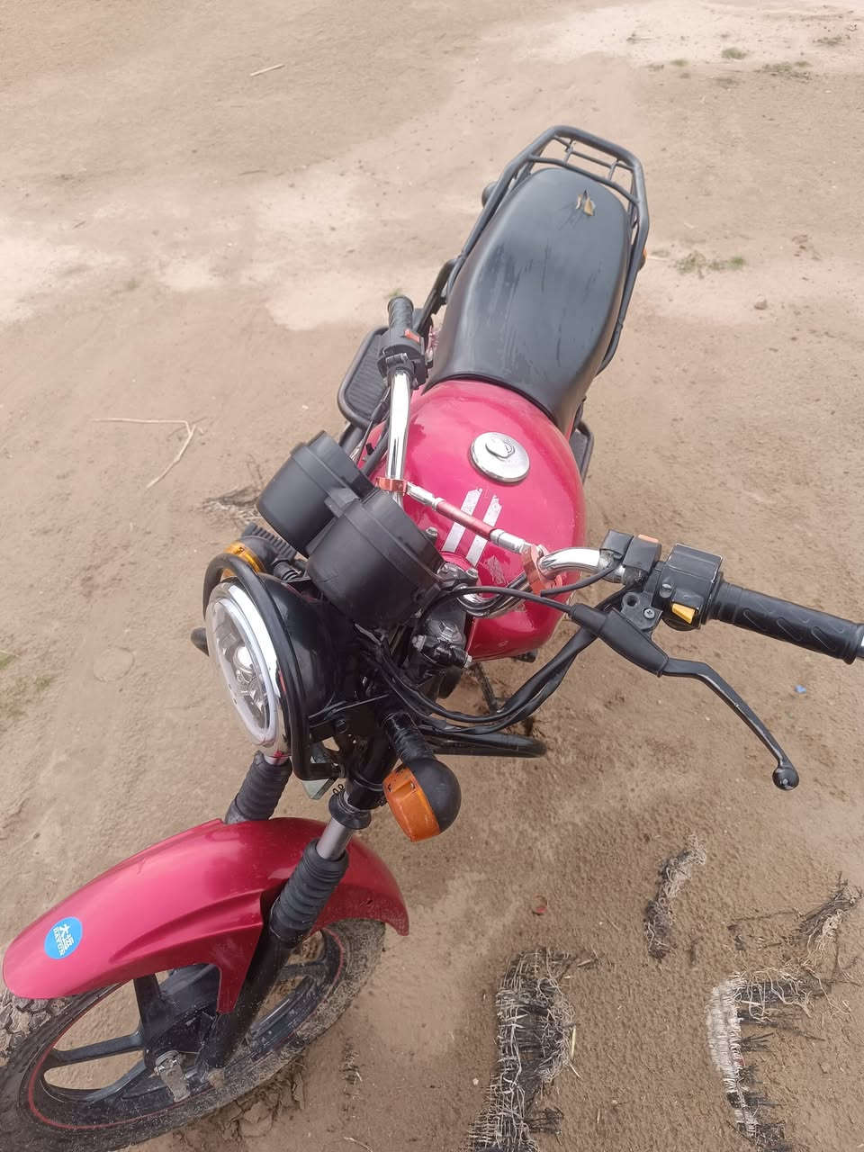 سلام عليكم دايون نفخ الموديل 20 محرك 150 بيه خيط بخار خفيف وراق صولي بس الوراق شويه تعبانات لسعر 850 وبيه مجال حسب لجيه مكاني بعون رجان الي مو شراي لا يتصل رجان *********** دراجه نضيف
