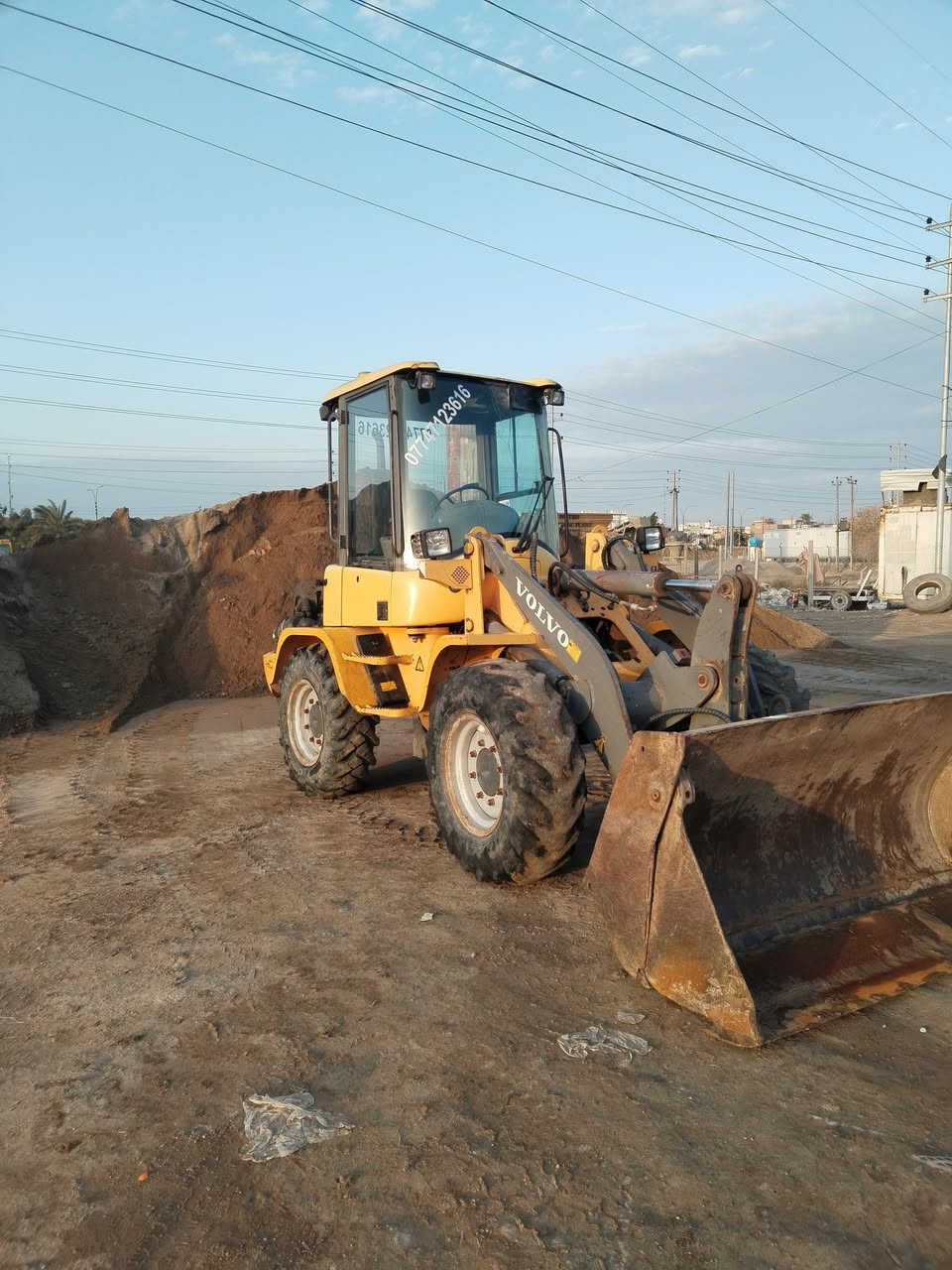 السلام عليكم شفل volvo للبيع موديل 2001 بسمي رقم سليمانيه سنويه جديده  جاهز للعمل الموقع ديالى بعقوبه للاستفسار ***********او ***********
