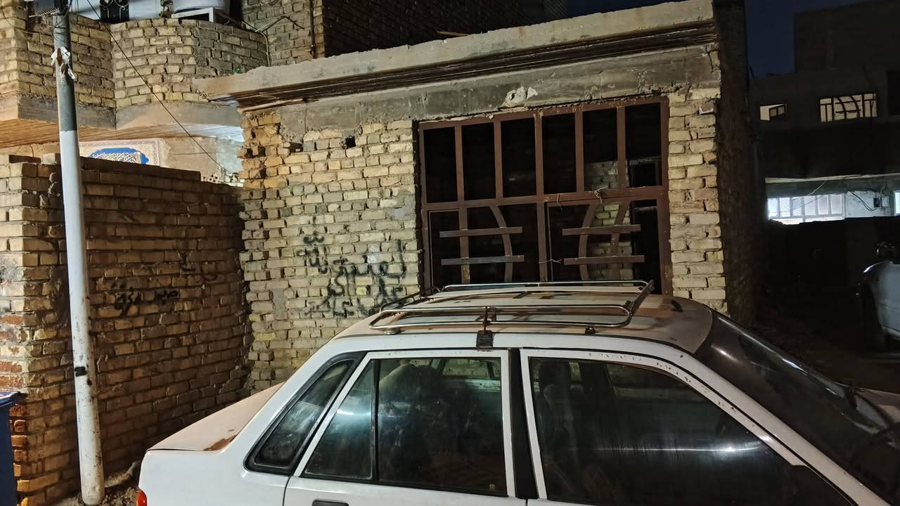 السلام عليكم
دار مناسب جدا للبيع وقريب

دار هيكل  50متر سند 25

 داخل الفرع الخامس من النزلة الرئيسية نزلة الغرير السرايا 

مصبوب السقف وابواب وشبابيك 

ابيعه بسعر ارض

الموقع اتصل وارسلكياه 

السدة الغرير نزلة السرايا الي مقابل مدخل حي اور 

 اول متدخل قريب الشارع

قرب اسواق ابو مالك 

الفرع المقابيله شارع ابو زهراء يسموه

المنطقة متكاملة الخدمات 

السعر 35 بي مجال وبالتوفيق للمشتري 

***********
