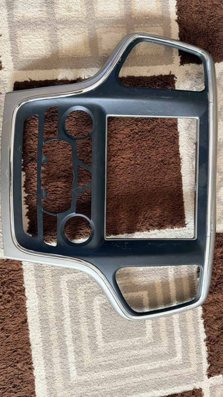 السلام عندي اغراض اصليه امانة للبيع عبوة + فيت بم اصلي  عندي كارت فور ويل اصلي وعندي شاشة صغيره كامله واطار شاشة كبيره لي يفيدنه يتفضل ***********
***********
