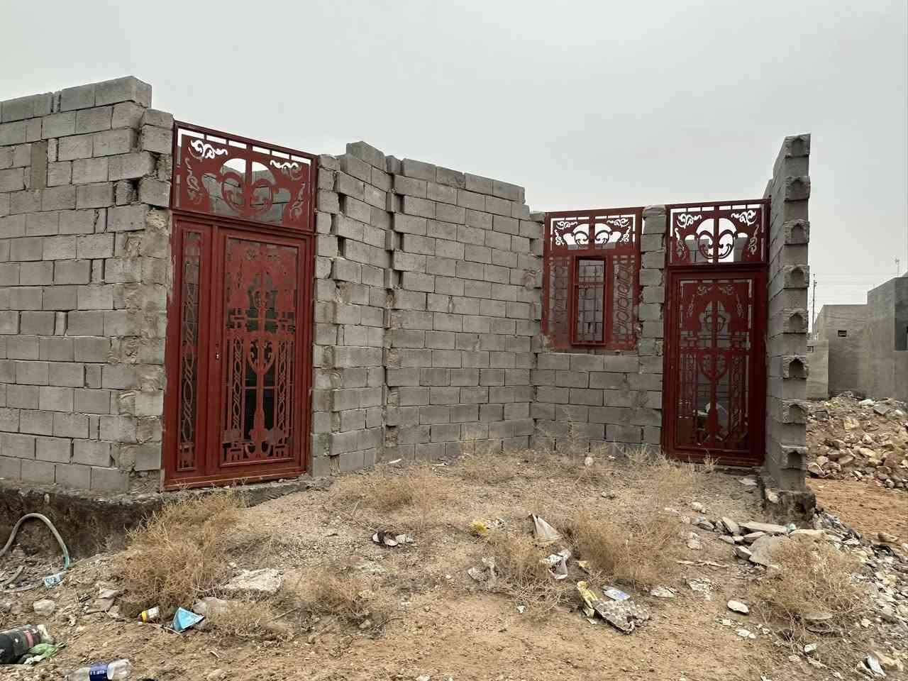 مكلف بالنشر…. السلام عليكم هيكل معروض للبيع (طابو زراعي) على الطريق الحولي قريب جداً على حي القدس مساحة الارض 200م 
السعر المعروض 50مليون وبي مجال
للتواصل ***********
