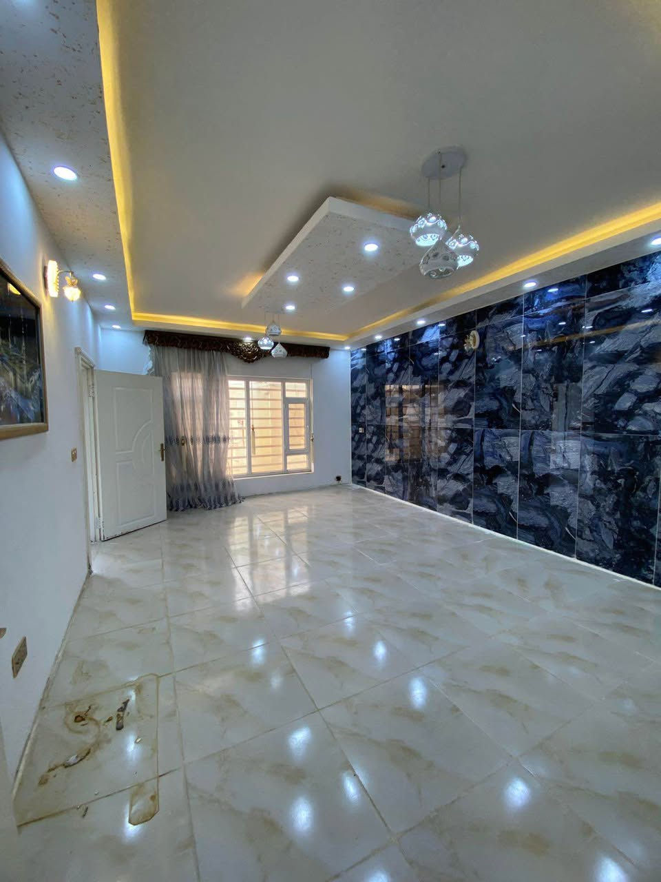 بيت طابقين ركن للبيع في اشتي 1 بسعر مناسب 
المساحة :- 520م 
 ٢٦٠ طابو صرف   + حديقة إضافية ( ٢٦٠م ) 
٦ غرف نوم  |  استقبال | هول |  مطبخ | مجموعة صحية | حديقة 
العنوان : اربيل - طريق ماجدي مول على سايدين لاوان 
*******************************
خانووی روکن بۆ فرۆشتن لە ئاشتی ١ 
دوو نهۆم 
ڕووبەر :- ٥٢٠م 
 ٢٦٠م تاپو - مەتروکە ( ٢٦٠م ) 
٦ ژووری نوستن | دیوەخان | هۆڵ | چێشتخانە | گەرماو | باخچە  
******************
***********
***********
***********

https://t.me/erbilkurdastanaqarat أربيل, العراق
