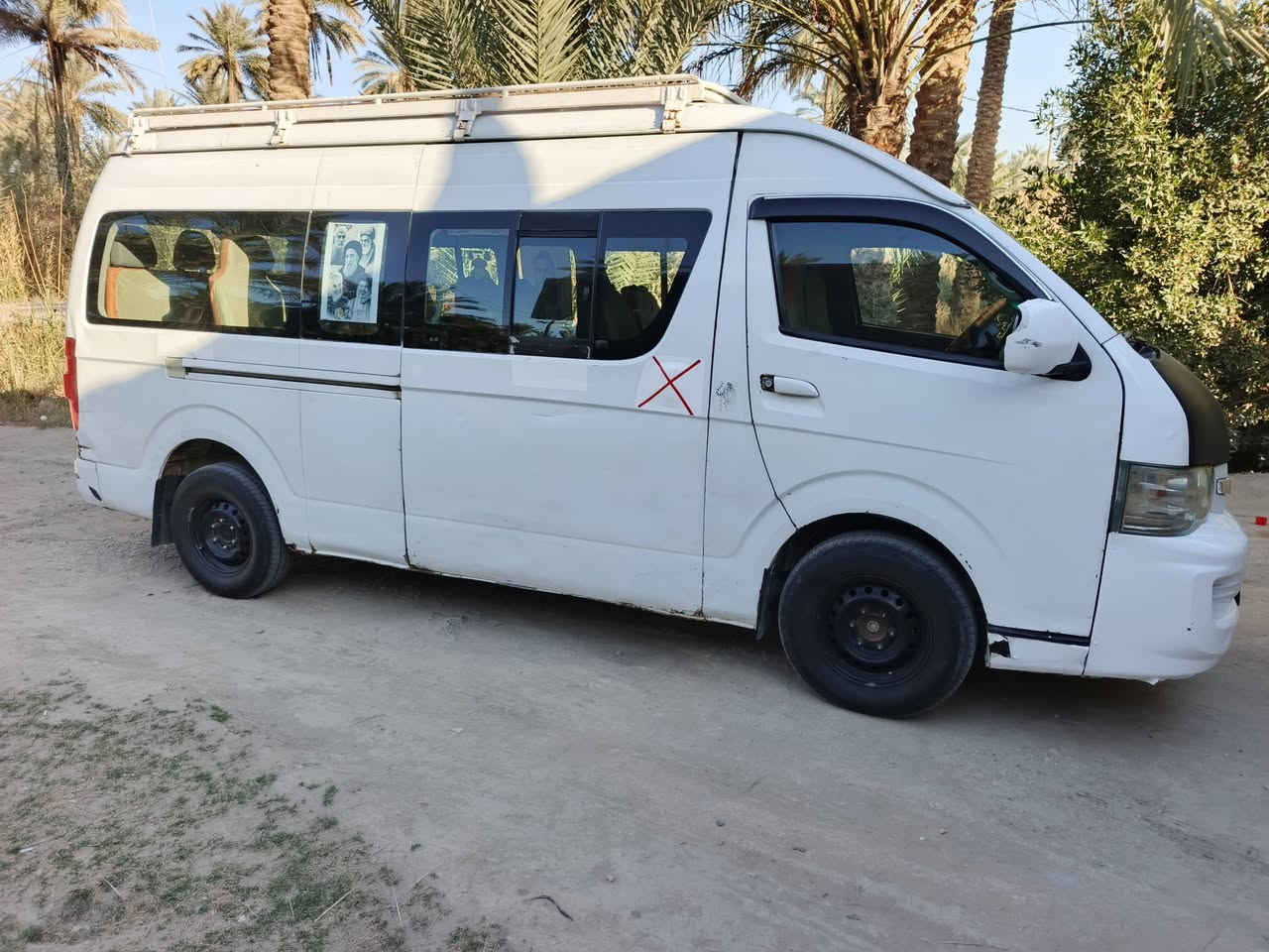 السلام عليكم h2 للبيع مديل ١٤ سنويه ماساقطه مصفره وجاهزه من كلشي مكينة كوستر كير تخم تاير حداديه كله
جديد باب كهربائي سياره بيه مكانات صبغ وبيه بارد 
السعر ب105 وبيه مجال قليل
مكاني طويريج ***********واتساب
