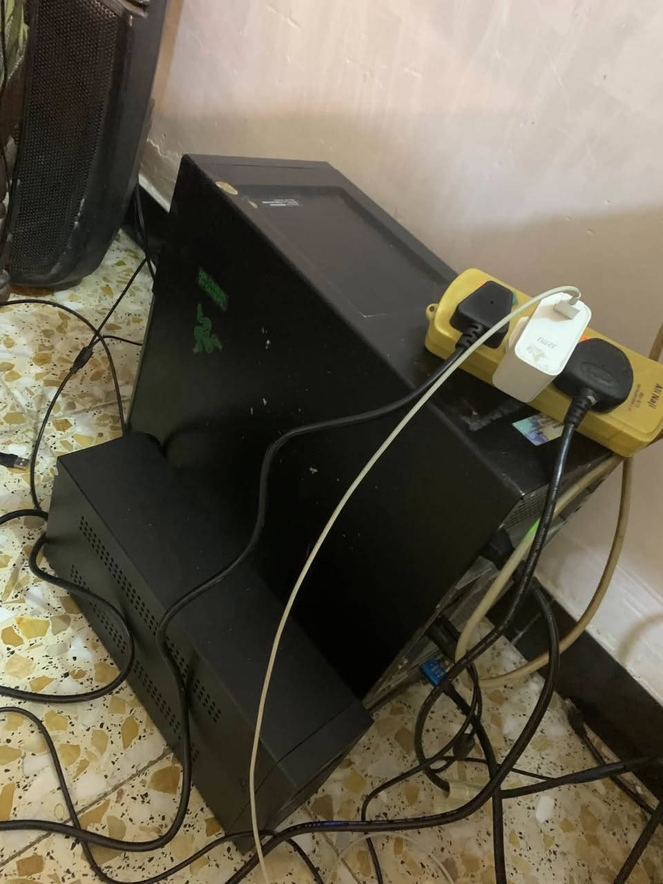 سلام عليكم عندي كيس كامل مواصفاته:

كرت الشاشه:    NVIDIA GeForce GTX 1050 Ti

المعالج:    Intel Core i5 4th Gen

الرامات:    16GB DDR3

الباورسبلاي: 300W

المذربورد:MSI MS-7869 (Ver 1.0)

الكيس:Dell OptiPlex 9020

نظيفه رايده بسعر 250 الف وبيه مجال وتدلل مكاني بغداد الغزاليه هذا رقمي ***********
