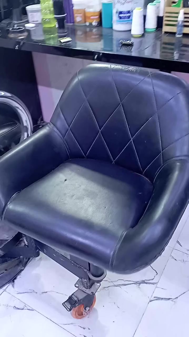 كرسي ملحق للبيع مكانه بابل 
سعر اتصل وتدلل ***********
