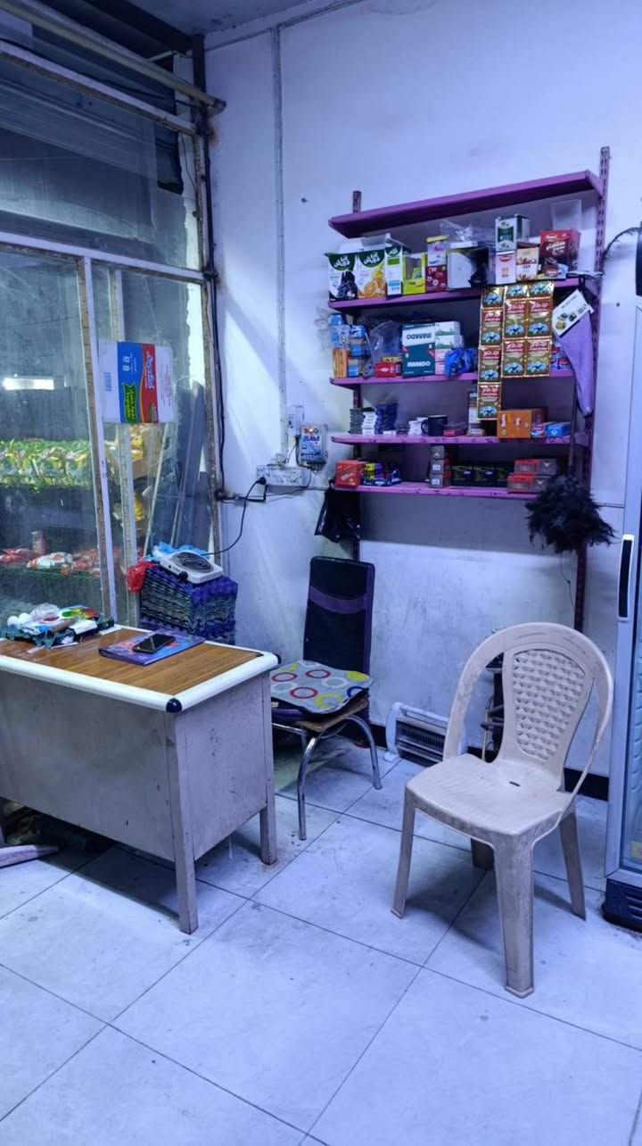 أسواق البيع مكان بغداد حي العامل قرب جامع السامرائي جاهز من كلشي يحتوي على 2 مجمدات و 3 عوارض الشراي يتصل ***********
