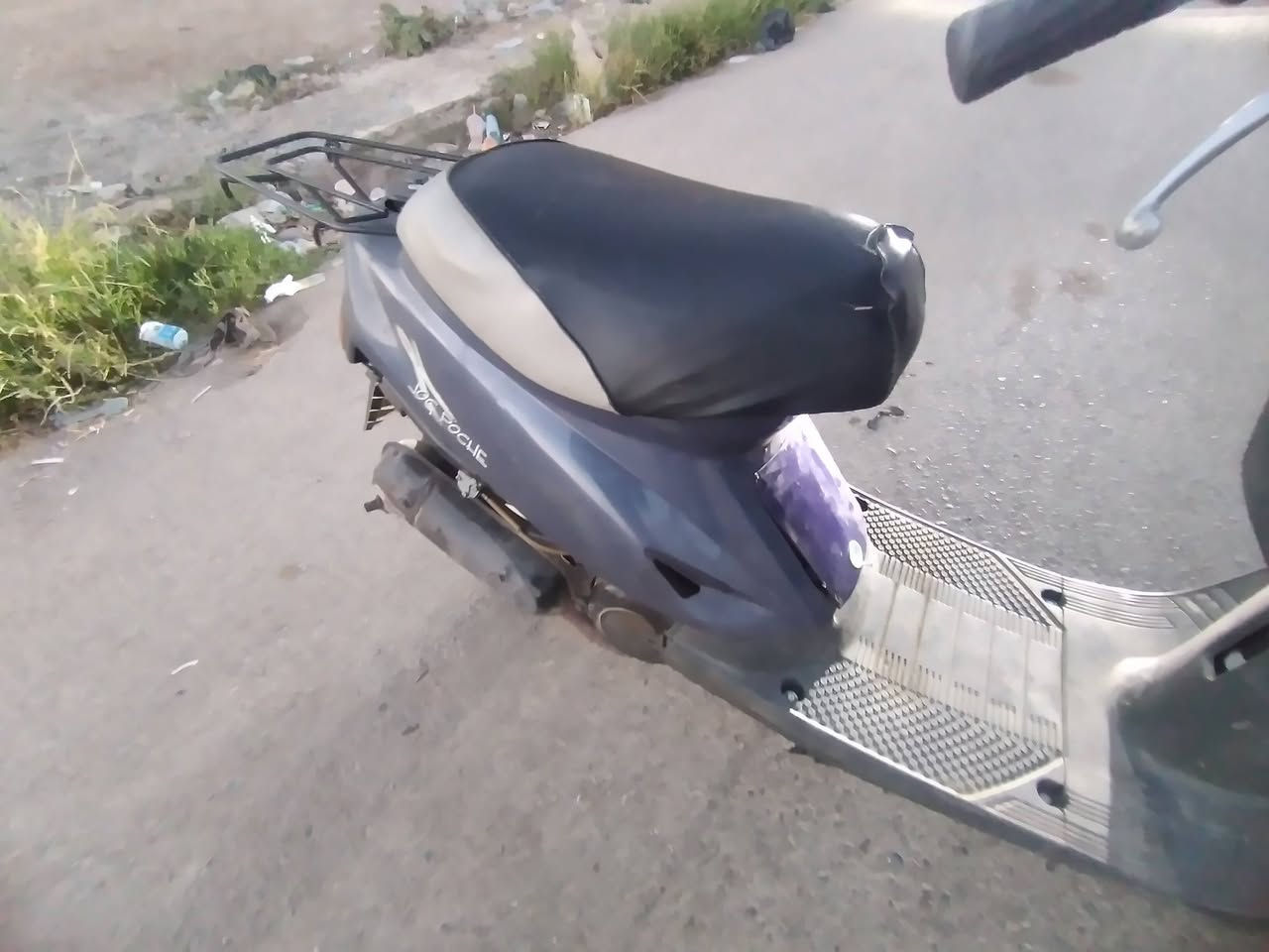 للبيع ماطورشرط هندرواحديشتغل درعونظيف تحريكا ومعدل شاصي شرط مكينه شرط خرسه وايرمانيه كلها شغاله حتى سلف شغال سعرو(١٥٠)شاري يخابرني بس(***********)(***********)
