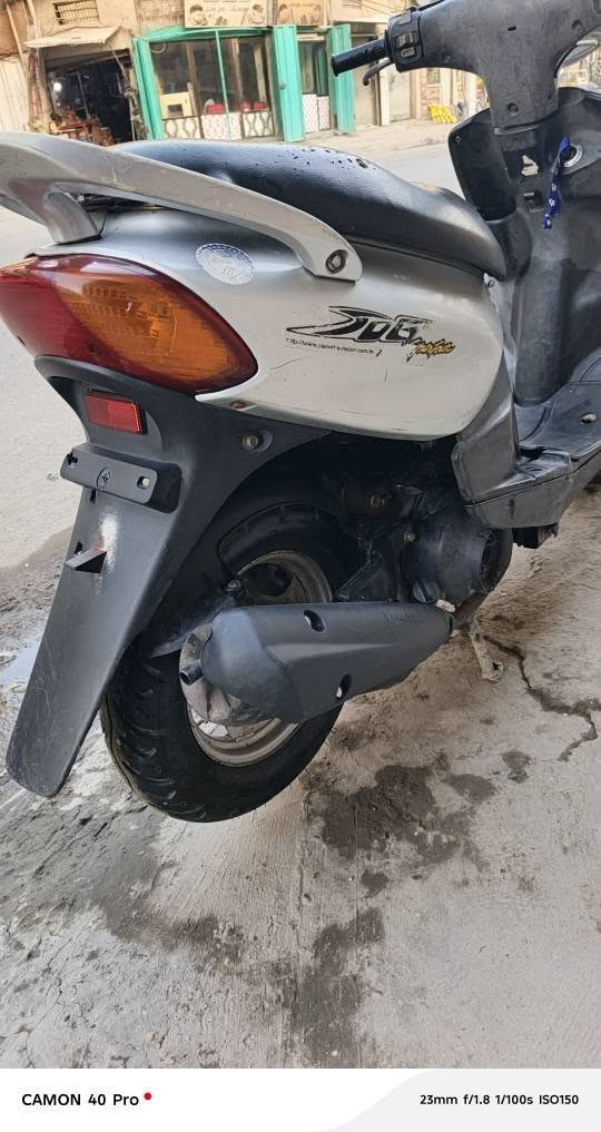 السلام وعليكم شباب دراجه قجمه  ١٢٠ نظيفه كارتوت نكره سلف ونص هندر الكهربائيات كله شغاله  وختم واحد ااعنوان ساحه عدن الرقم *********** السعر ٤٥٠ وبيه مجال بغداد, العراق
