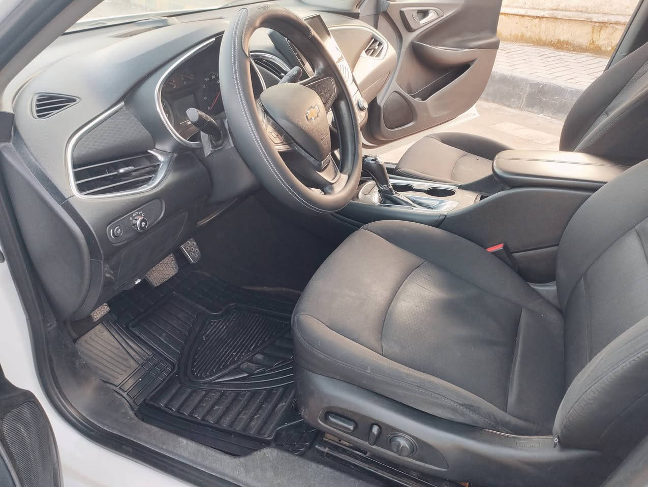 سلام عليكم... ماليبو Lt ابيض ثلجي موديل 2017.. سياره جديده حيل ماشيه 120.. موصفاتها جامات كهرب مريه كهرب تحكمات ستيرن فوال شاشه كبيره تبريد ثلج كشنات كهرب تبريد خلفي يعني قطعتين تبريد نظام ايكو مانع نزلاق لايت زنون بلادي تخم تايرات جديد تشغيل عن بعد بيها بعد موصفات... رقم دهوك شرط تحويل والوكاله.. سعرها 112$... سياره جديده مال بيت مكينه كير شرط... بيها شبرين بل بوند صبغ.. يعني ربع بوند فقط... ***********.. . . . . . ***********
