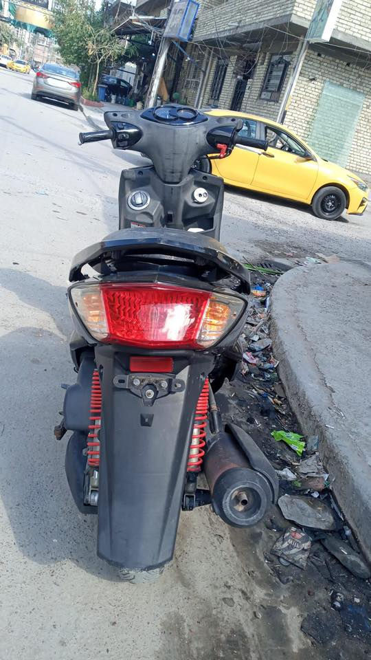 السلام عليكم للبيع  دراجة سكنس فحل ياباني وكالة منزلها رمبة صار اسبوع خطين نظيفة بمعنى الكلمة اي نقص مابيها مكاني بغداد المنصور ***********
