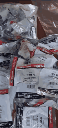 السلام عليكم
⭕️ يتوفر حساس تاير فورد لجميع  سيارات الفورد ولينكون 

(الموديلات من سنة 2010 - 2025)

{نسبة البطارية💯‎%‎ جديد غير مستخدم}

‏1.Ford Edge 🛞

‏2.Ford Focus 🛞

‏3.Ford Fusion 🛞

‏4. Ford EcoSport 🛞

‏5. Ford Maverick 🛞

‏6. Ford Escape 🛞

‏7. Ford Fiesta 🛞

‏8. Ford Bronco Sport 🛞

‏9. Ford Mustang 🛞

‏10. Ford Taurus 🛞

‏11. Ford Bronco 🛞

‏12. Ford Explorer 🛞

‏13. Ford F-150 🛞

‏14. Ford F-150 Lightning 🛞

‏15. Ford Expedition 🛞

‏16. Lincoln Navigator 🛞

‏17.Ford Super Duty (F-250 / F-350)🛞

‏18.Ford Figo 🛞

‏19.Ford Tatori 🛞

 

📍يوجد توصيل الى جميع انحاء العراق بـ 5 الف دينار

***********
