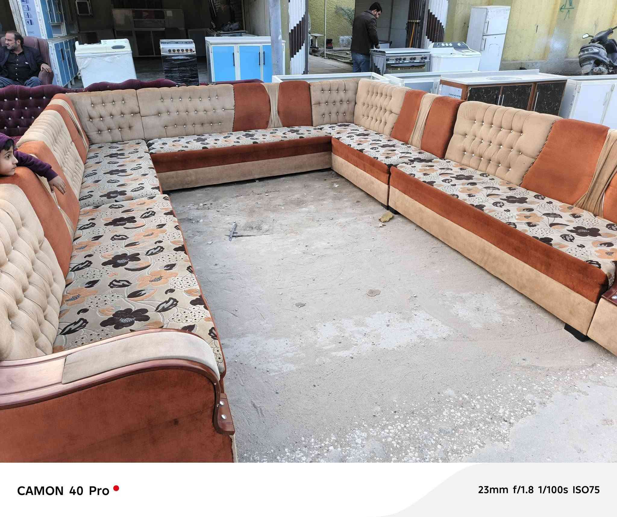 ديوان تسكام ونظيف وثقيل بلوك اسود ٢٠ نفر اخو الجديد اي ضرار مابيه حيل نظيف جدا واكو الي باب بيتك عدنه توصيل ***********
