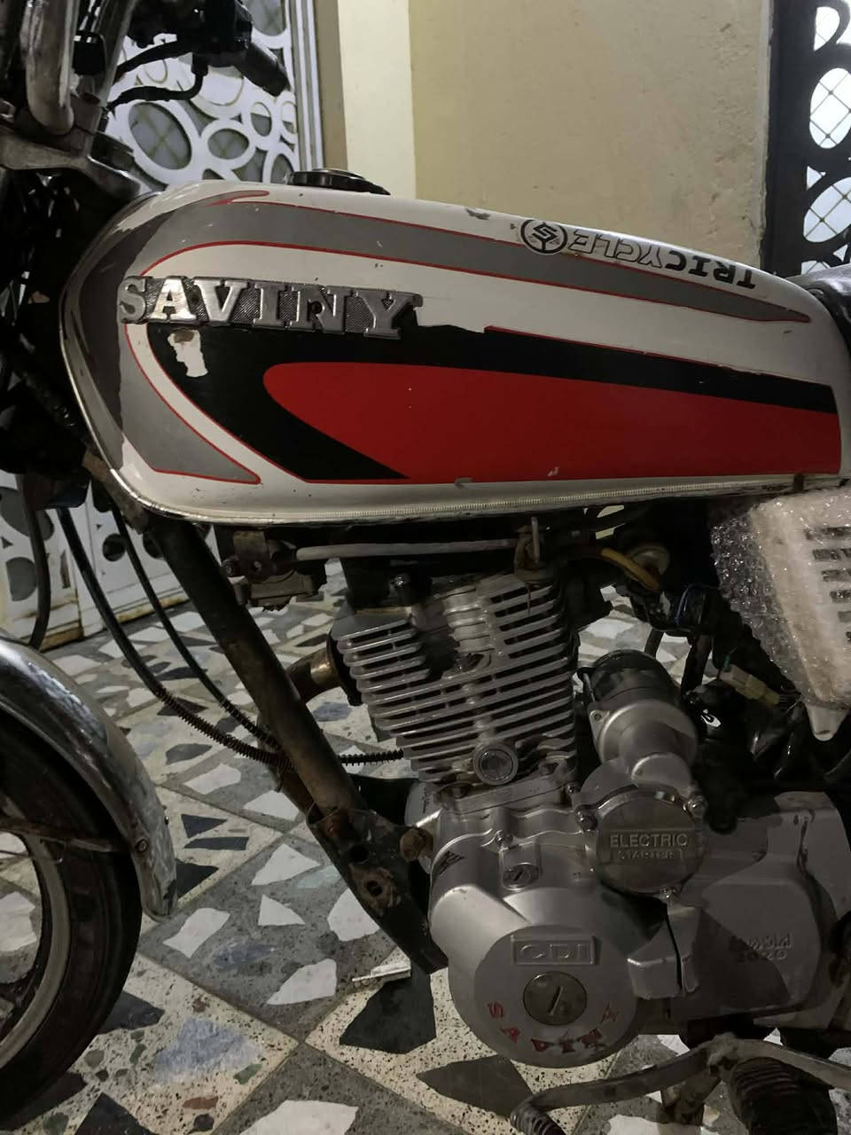 الاسلام عليكم  دراجة سافان  2020.  محرك مكفول مامفتوح.  دراجة خير من الله.  السعر 450      اوراق موجوده  مكاني صويرة.  ***********
