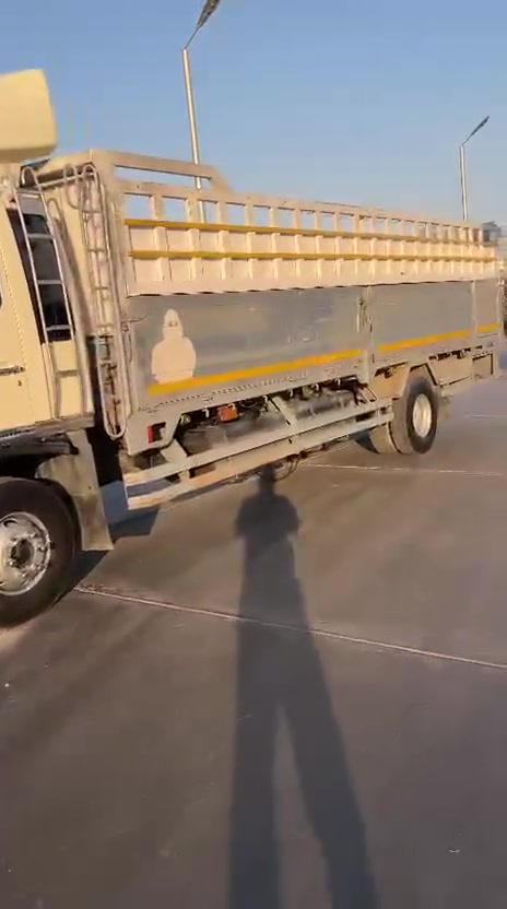 السلام عليكم سياره هينو للبيع مكينه 80عادي طول سبعه وربع مطوله السياره سنويه لل35 مداور ثاني يوم بيع مستعجل مكان ناصريه قلعه سكر 
***********
