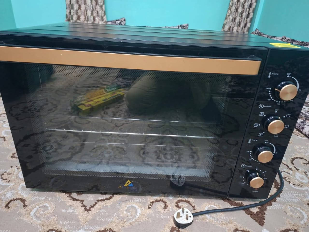 فرن للبيع بكامل ملحقانه مستخدم اقل من شهر  السعر 170 الف 
***********
