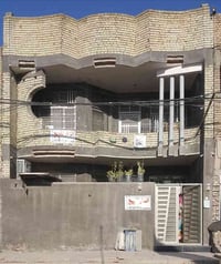 بيت حديث للبيع مساحه 144متر ثلاث طوابق يحتوي على حوش واستقبال وصاله و7...