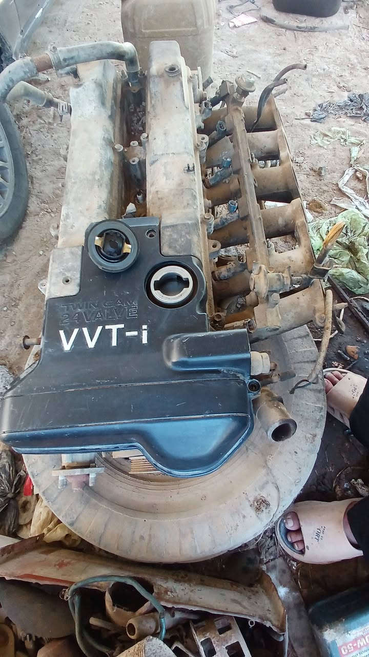 السلام عليكم للبيع
محرك VVT-i  فتر بي يطق بس نضيف
 ***********
