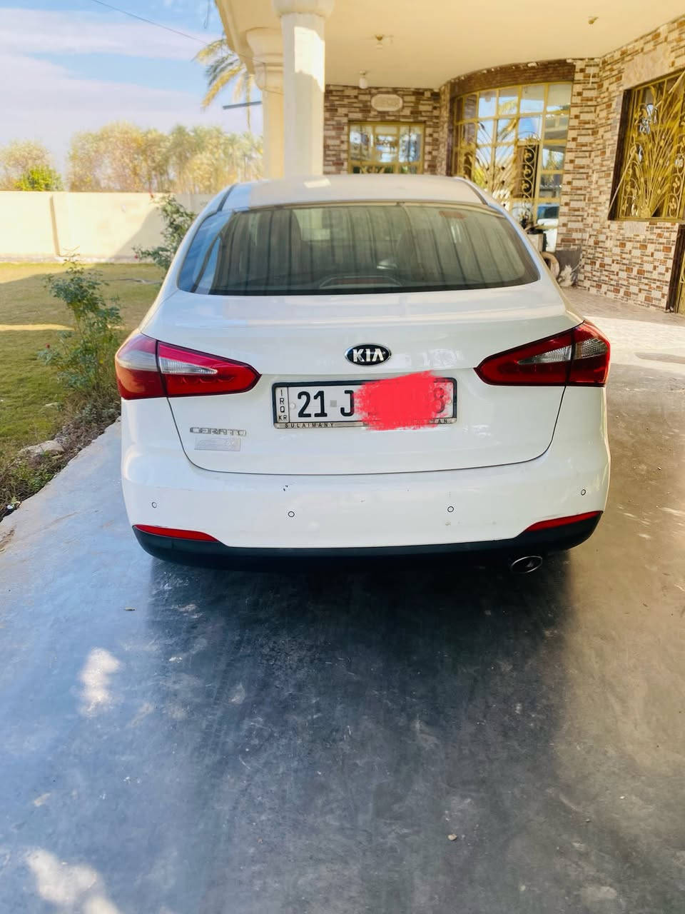 السلام عليكم 
سيراتو 2014 فول مواصفات عدا لبصمه 
بيها صبغ يم قبق لبانزين وشويه بالدوسه ولباقي كفاله ماشيه ١٣٦ الف مكينه مكفوله سنويه جديده وكاله او تحويل مكان لسياره الصويره 
السعر ١٢٧ وبيها مجال 
***********
