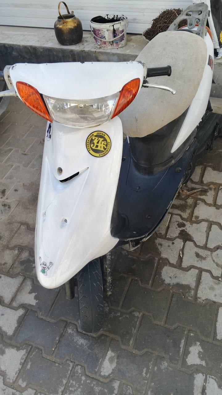 سلام عليكم دراجه عصفوري للبيع دراجه جاهزه ماناقصه شي كهربايات سلف هندر بك لايت العينيه هورن كلها شغاله ناقصها بس الكفر من هاي الصفحه بس هاي ناقصها  الضفيره و الكابريته لبلاد دراجه مفتوحه مره وحده سعر 225 بيها مجال قليل مكان مدينه سوك ***********
