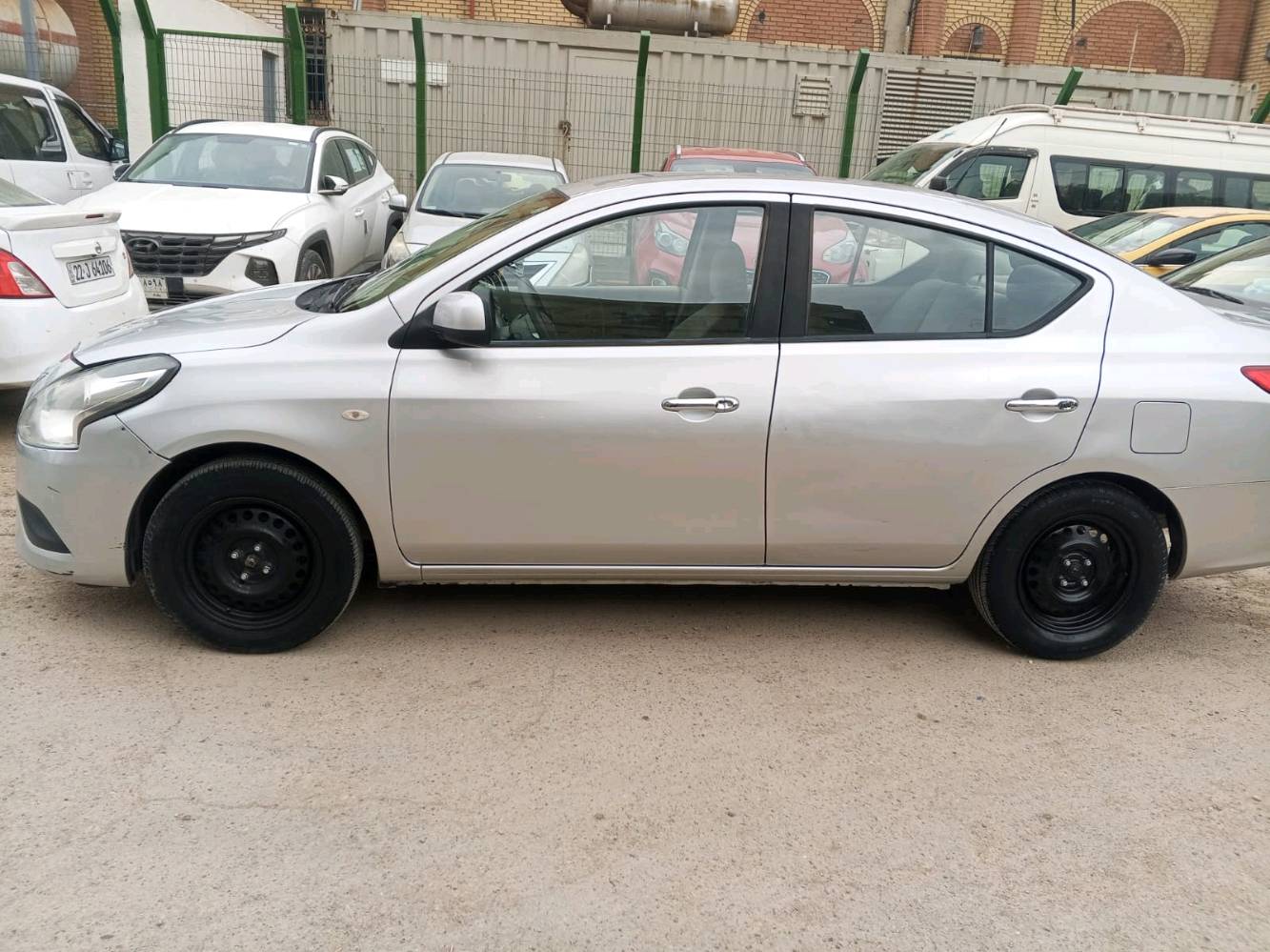 سلام عليكم  للبيع 
سني لون سلفر 2022 رقم اربيل
بيها قطع 1باب خلف سائق بارد موجوده صوره من قبل تصليح

دعاميه يراد له ماسكه فقط 

باقي مكفول  كير مكينه على بلاد ما ملعوب بيها 

بل عافيه على يشتري 
دهن وبانزين  سياره بسمي 
سعر 121 وبيها مجال
عنواني الأمين معلمين 
***********وتساب 
***********وليد