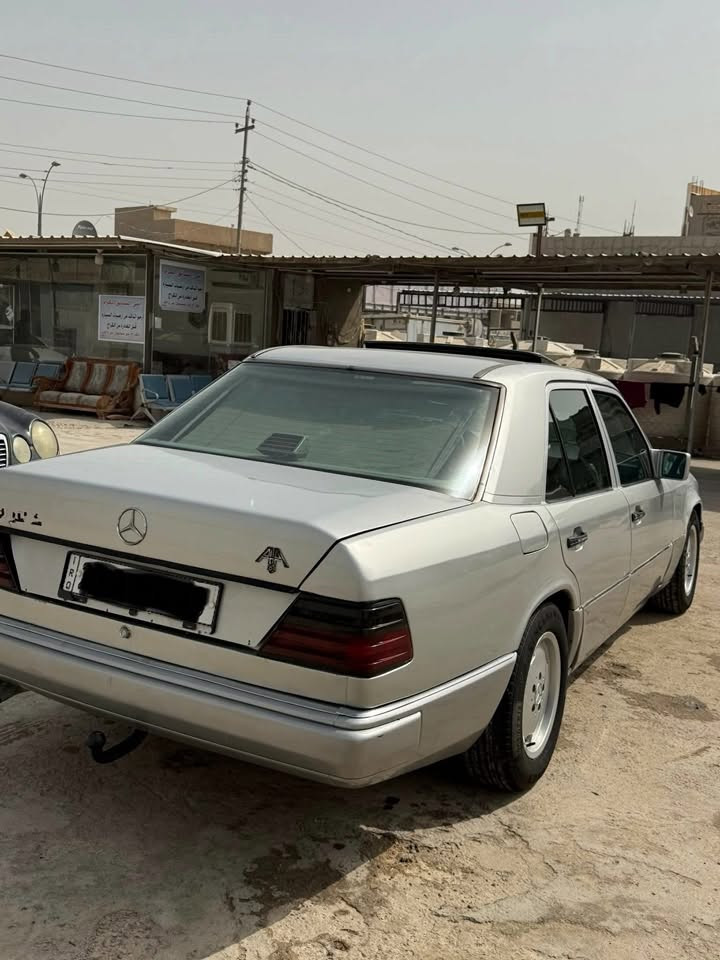 مرسيدس دب موديل 1991
محرك بلاد 300
بأسمي السيارة 
عليها 350 غرامات 
مكاني بغداد حي العامل 
السعر 55 وبيه مجال بسيط للشراي 
الرقم ***********

